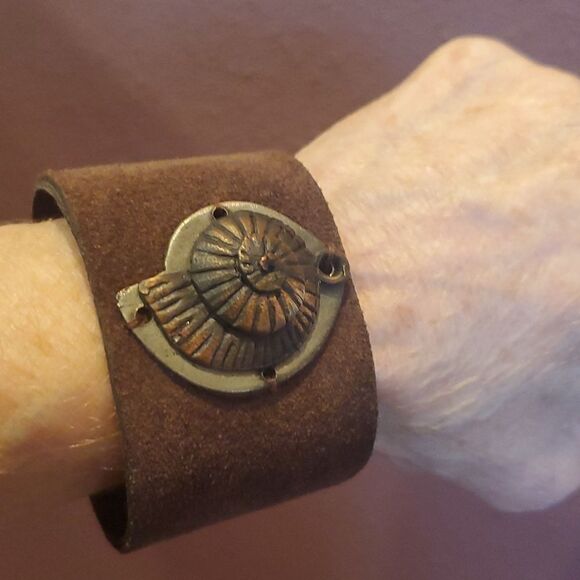 Bracelet Leather, Brand New with Adjustable Snaps! NWOT. - Picture 4 of 6